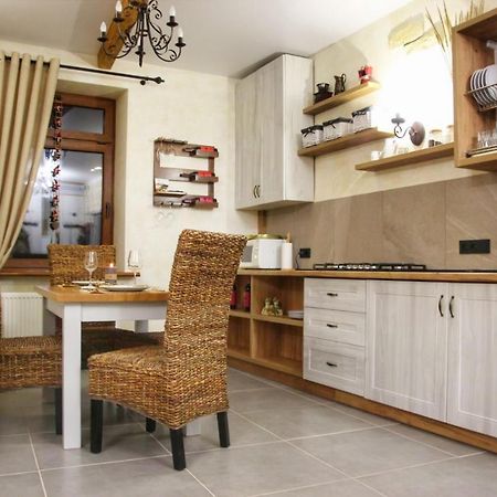 Гетьманські Палати , Старе Місто, 2 Спальні, Балкон-Тераса , 85 М Кв คาเมียเนตส์-โปดิลสกี ภายนอก รูปภาพ
