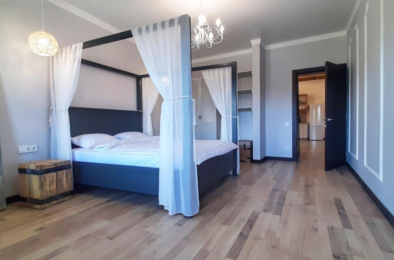 Гетьманські Палати , Старе Місто, 2 Спальні, Балкон-Тераса , 85 М Кв คาเมียเนตส์-โปดิลสกี ภายนอก รูปภาพ