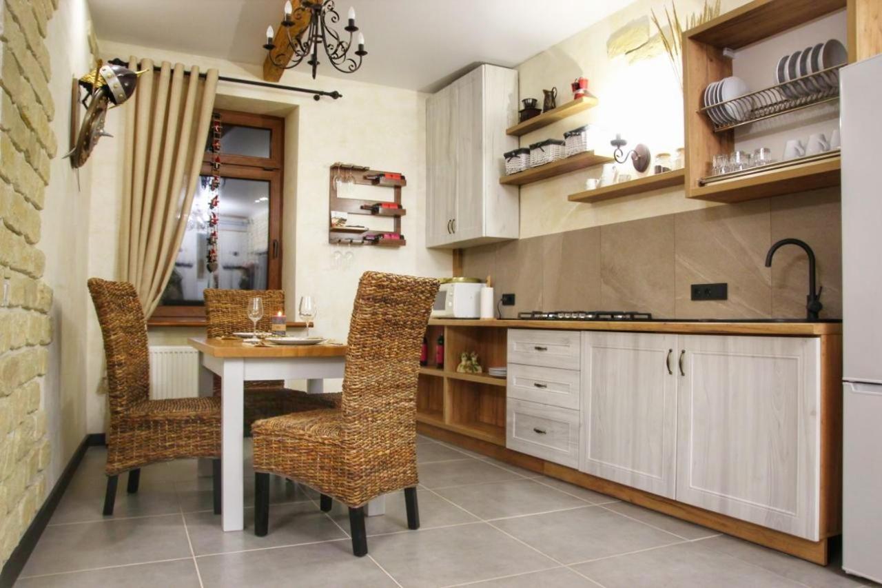 Гетьманські Палати , Старе Місто, 2 Спальні, Балкон-Тераса , 85 М Кв คาเมียเนตส์-โปดิลสกี ภายนอก รูปภาพ